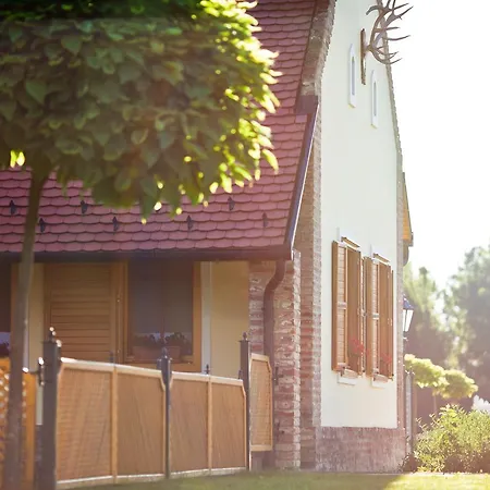 Hertelendy Kastely Exclusive Отель