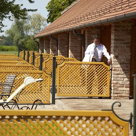 Hertelendy Kastely Exclusive Отель Куташ