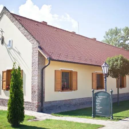 Отель Hertelendy Kastely Exclusive Куташ